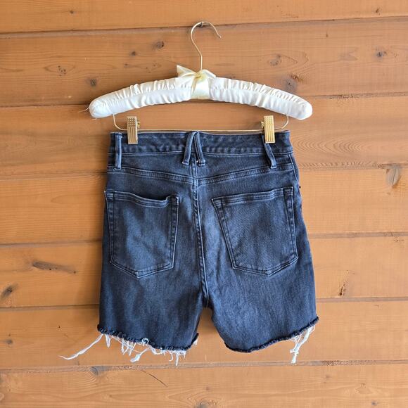Good American Raw Hem High Rise 90s Icon Black Bermuda Short 2/26 Shorts Bottom - Picture 3 of 6